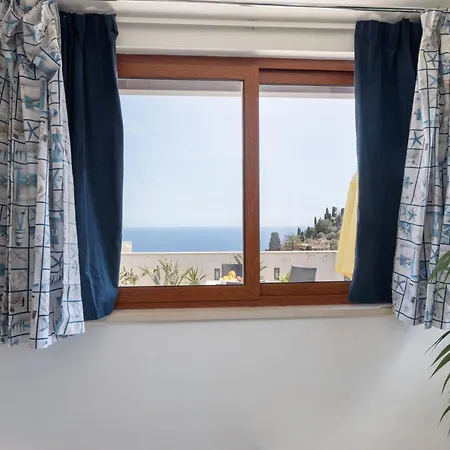 Tauromenion Bed & Breakfast 3*